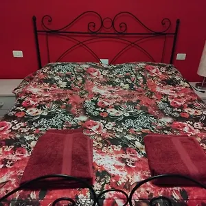 appartamento-il-mandorlo-nel-centro-di-volterra.it-tuscanyhotel.com/